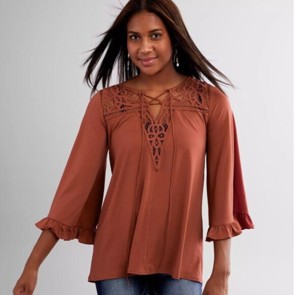 Daytrip The Buckle Top Womens Size Medium Lace Crochet Yoke Split Neck Ruffle - Picture 1 of 12
